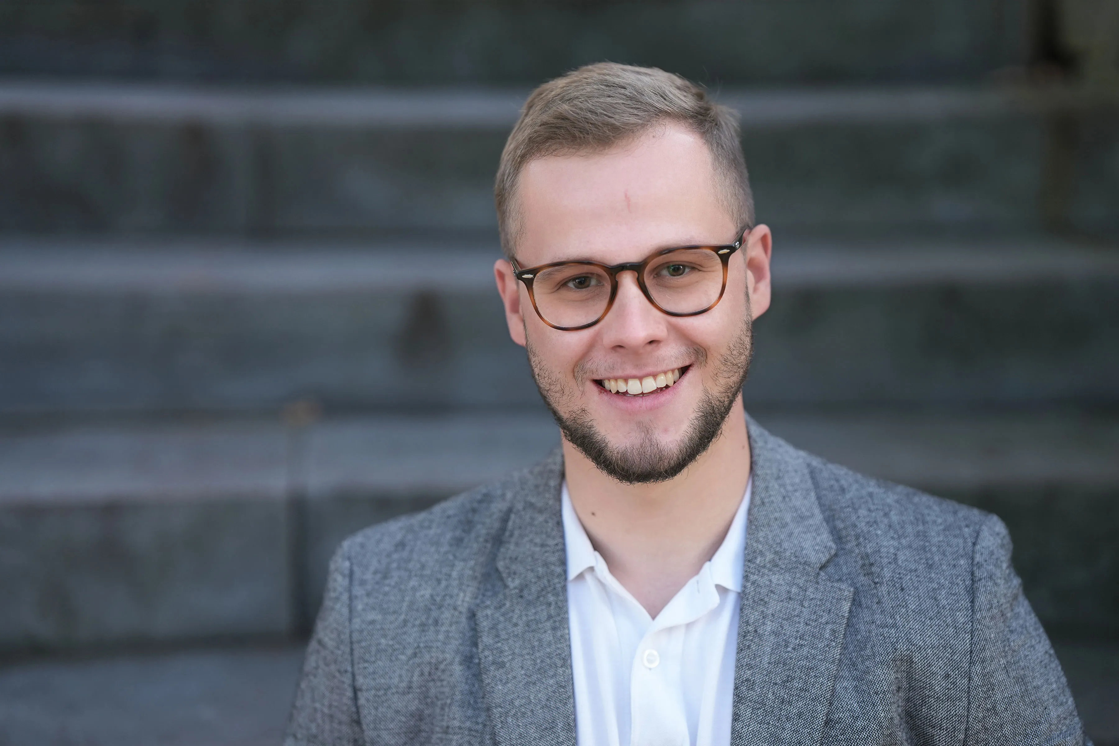 Porträt von Tobias Sellinat
